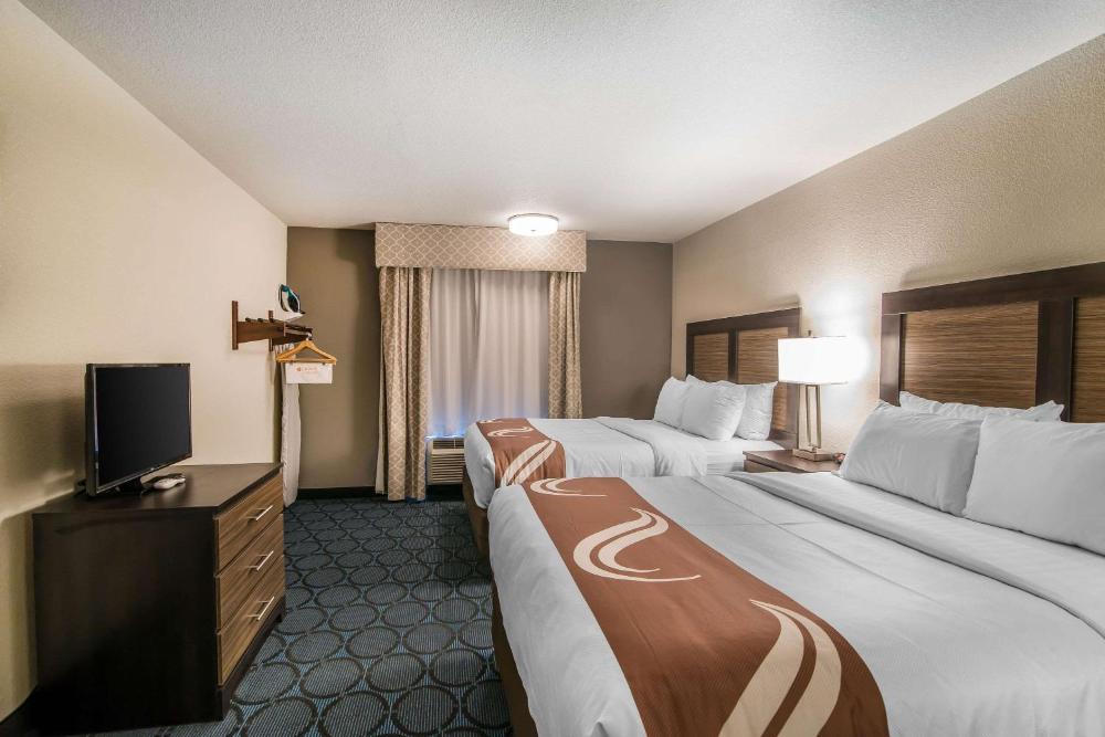 Queen Room with Two Queen Beds - Non-Smoking interior